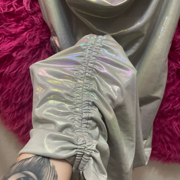 Iridescent buckle dress - Picture 4 of 8